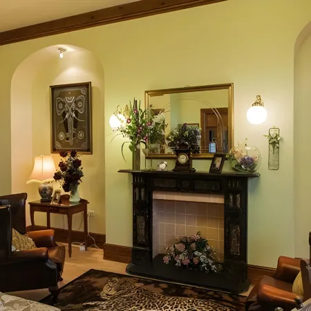 Little Red Rooster Rest and Spa