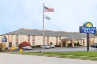 Days Inn & Suites by Wyndham Bloomington/Normal IL Hotels in Bloomington