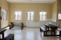 Cozy 3 Bed Duplex ,sleeps 6 With Double Bathroom