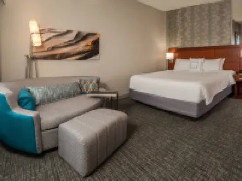 Courtyard Hagerstown Hotels in Halfway