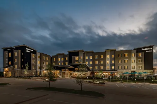 Residence Inn Dallas at the Canyon - موقف سيارات