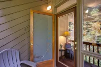 Snowater Condo #28 - Ground Floor - Sleeps 4