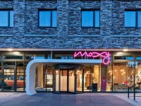 Moxy Hamburg City Отели рядом с достопримечательностью «Парк Бломс»