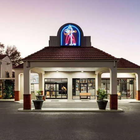 Days Inn by Wyndham Memphis at Graceland