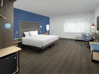 Tru by Hilton Denver Airport Tower Road Hotels near Denver International Airport