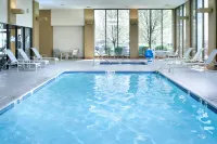 DoubleTree by Hilton Detroit - Dearborn - Pools