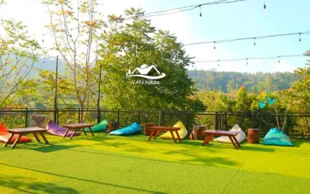 Van House Отели рядом с достопримечательностью «Тангкубан»