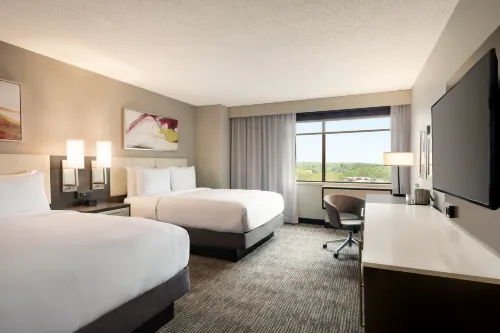 DoubleTree by Hilton St. Paul East - breakfast