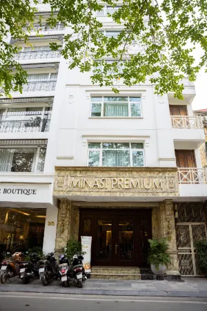 Minasi Premium Hotel Отели рядом с достопримечательностью «Lotus Water Puppet Theater»