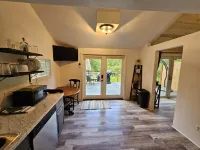 Canyon Falls Cabin.A cozy riverfront cabin located on Canyon Creek