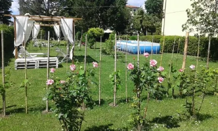 Butterfly house. Apartment in Villa. Shared swimming pool and large park