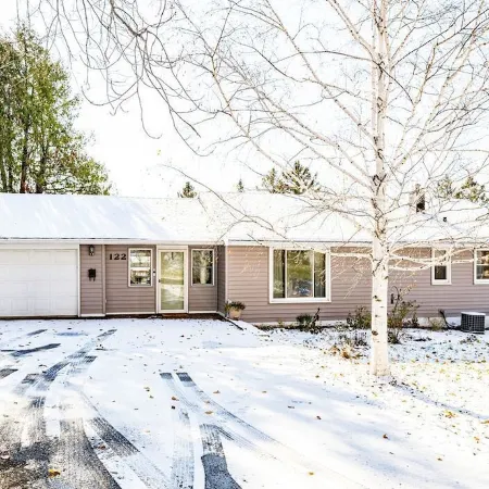 Buffalo Bliss - Near Universities and Natural Areas-Large Deck and Backyard