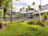 Studio in Hilo Center with Pool and Lake Views 鄰近希洛國際機場的酒店