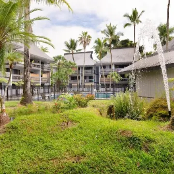 Studio in Hilo Center with Pool and Lake Views