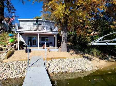 Private Beach Waterfront w/ Dock - Rock River Hideaway