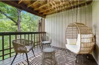 Easy access to bike, hike, golf or paddle from this Bella Vista retreat!