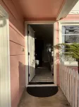 Cheerful Two Bedroom Bungalow Newly Remodeled! Arcade games, Air Hockey Table.