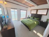 Waterfront beach house 3 minute walk to town.