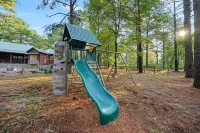 Cast Away Lodge Luxury Cabin Near Hochatown center!
