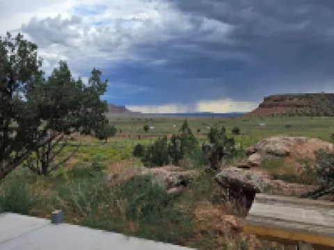The Woody Cabin in Southern Utah, 39 Mi from Zion. 蘋果谷酒店