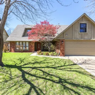 Comfy Hangout House - Sleeps 16 - Pool & Hot Tub!