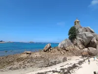 7-minute walk to the sea, sailing school. Ker Botrel house ideal for vacations Hotels in Penvenan