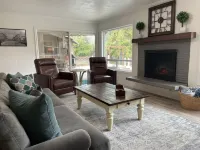 Capital House- Private Getaway with POOL!