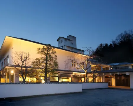 Fukumitsu Hanayama Onsen Hotel a Nanto