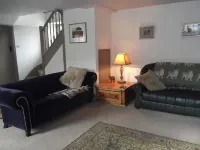 Private Annex to Manor Sleeps 6