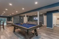 Epic ~ Game Room, Hot Tub, Firepit, BBQ ~ 7 min to Shenandoah National Park