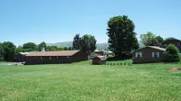 Quiet 2BD rental with mountain views close to JCMC