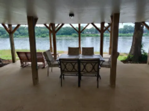 Riverfront Retreat & Fisherman's Gold, on TN River