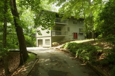 Spectacular panoramic mountain views!  3 king suites, hike, bike, swim, paddle Отели в г. Данс Рок