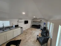 Couples Retreat with hot tub (cabin2)