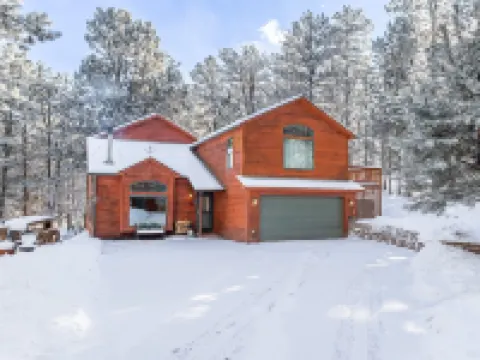 Peaceful getaway in the woods with fully fenced yard- Pet friendly! Hotels in Bailey