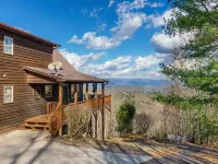 Private Mountain Cabin Retreat 1.5 acres, Amazing Views, Hot Tub, STARLINK Wifi Hotels in Notla