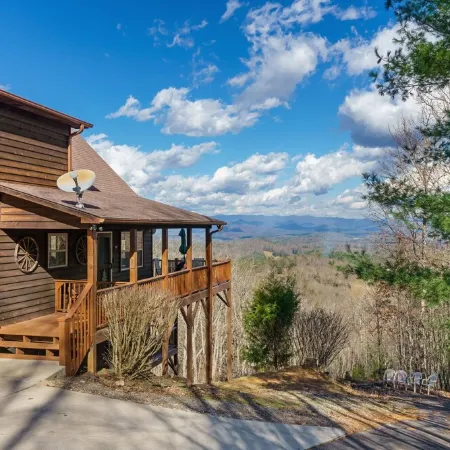 Private Mountain Cabin Retreat 1.5 acres, Amazing Views, Hot Tub, STARLINK Wifi