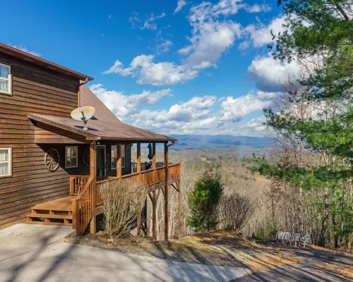 Private Mountain Cabin Retreat 1.5 acres, Amazing Views, Hot Tub, STARLINK Wifi Hotels in Notla
