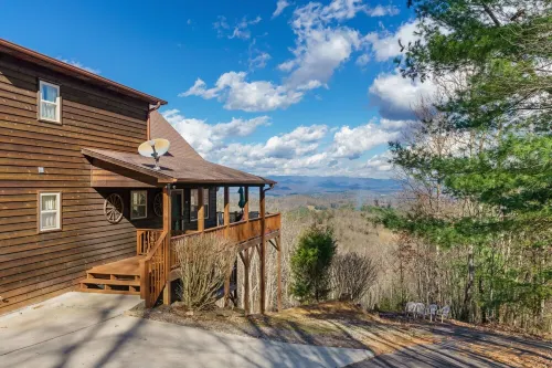 Private Mountain Cabin Retreat 1.5 acres, Amazing Views, Hot Tub, STARLINK Wifi