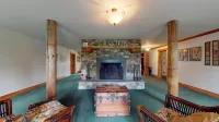 Lakeside- Mountain View Lodge on Lake Champlain in delightful Bridport