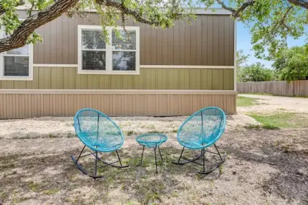 Modern Cabin- 8 acres Ranch - near Venues & Breweries Отели рядом с достопримечательностью «Dreamland Dripping Springs»