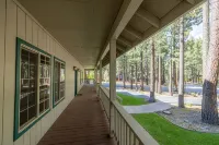Fun Family Cabin in the Heart of the Lost Sierra w/ BBQ, Games and Tons of Space