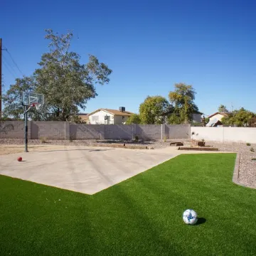 Airport,Downtown,food,shopping,mountain views,WiFi