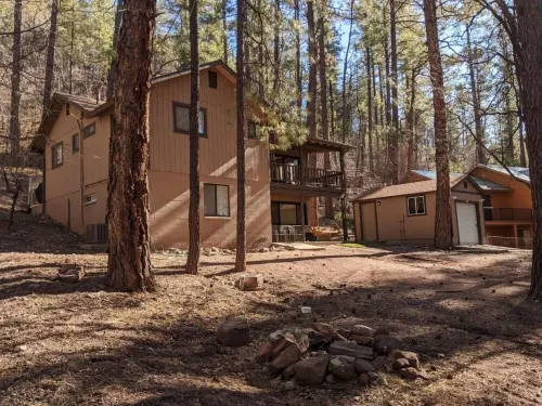 Paradise Cabin in the Pines<br>Comfortable Patios and porch swing <br>Watch kids play