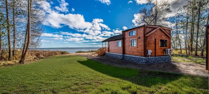 Tiny Log Cabin on Lake Michigan Shore_Full Week Rental Hotels in Delta County
