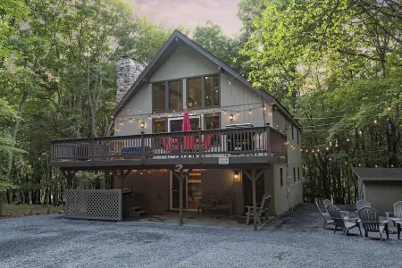 5Bedrooms Bigb&JackFrost Ski MTS,Firepit,Hottub,Linens!!