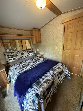 Cozy Park Model minutes from many of UPs popular attractions & UTV/ATV Snow Trls