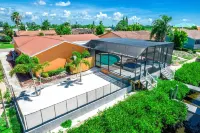 Playa Blanca Waterfront Resort with Pool&Spa, Dock, Kayaks, Sand, Pets Welcome! Publix Super Market at Paradise Shoppes of Apollo Beach附近的飯店