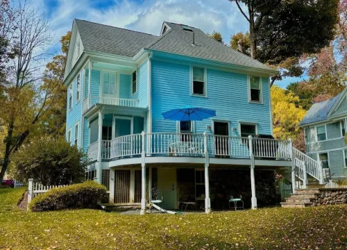 Modern Victorian Walk to Main Street