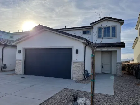 New townhome located 30 minutes from Zion!